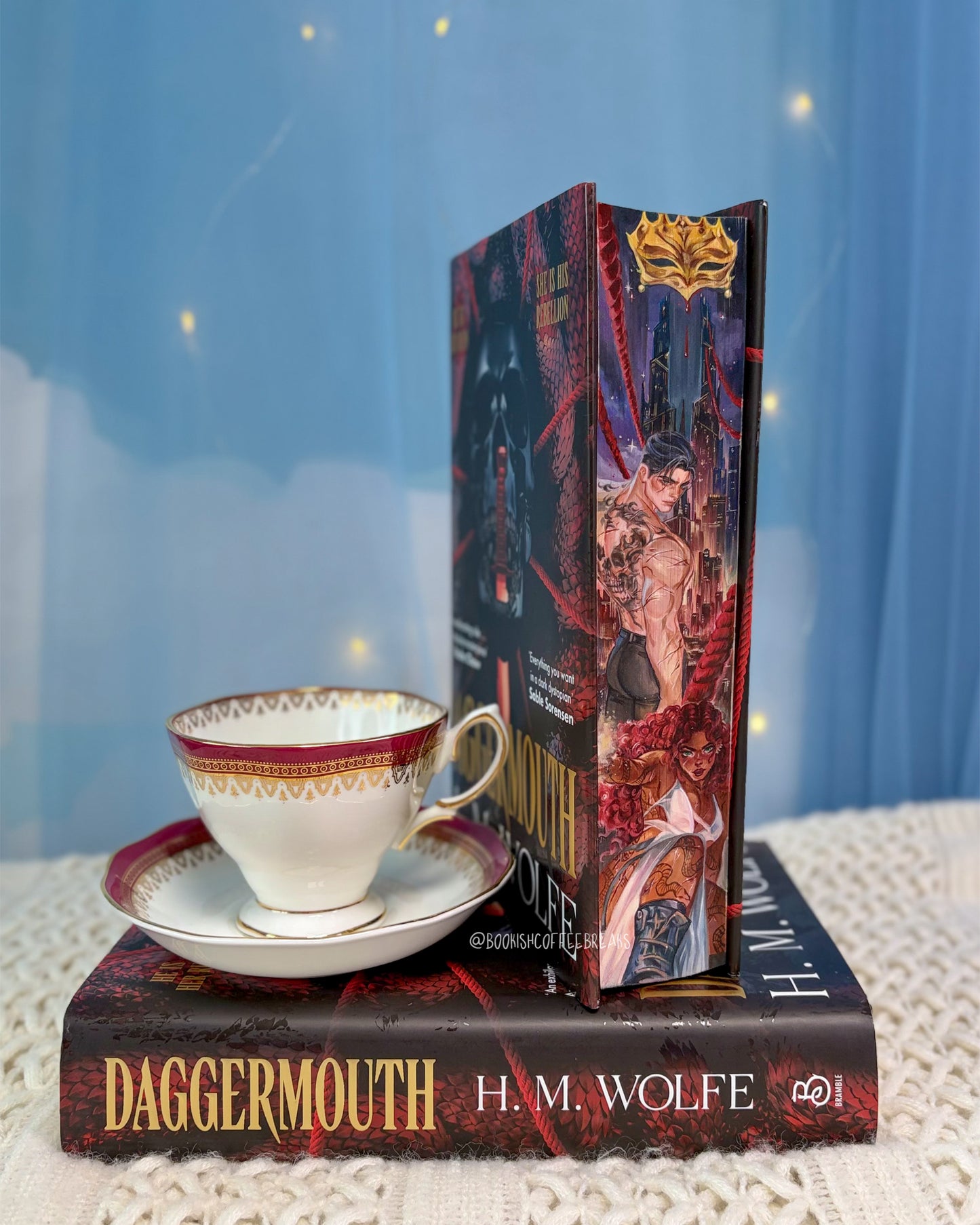[PREORDER] Daggermouth by H.M. Wolfe Custom Edition with Illustrated Edges + Matching Bookmark🎭