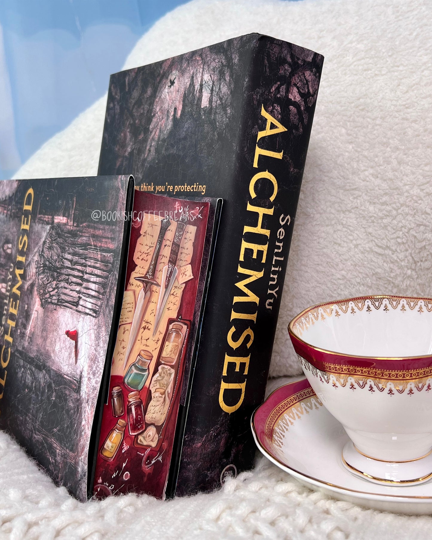 [PREORDER] Alchemised by SenLin Yu Custom Edition with Illustrated Edges + Matching Bookmark 🧪
